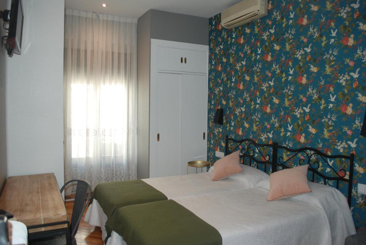 Hostal Avenida Мадрид Екстер'єр фото