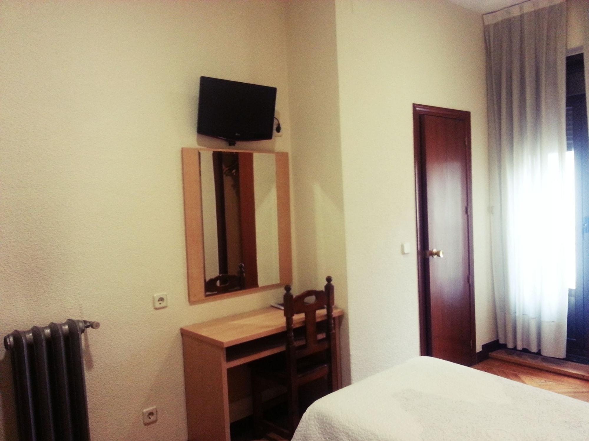 Hostal Avenida Мадрид Екстер'єр фото