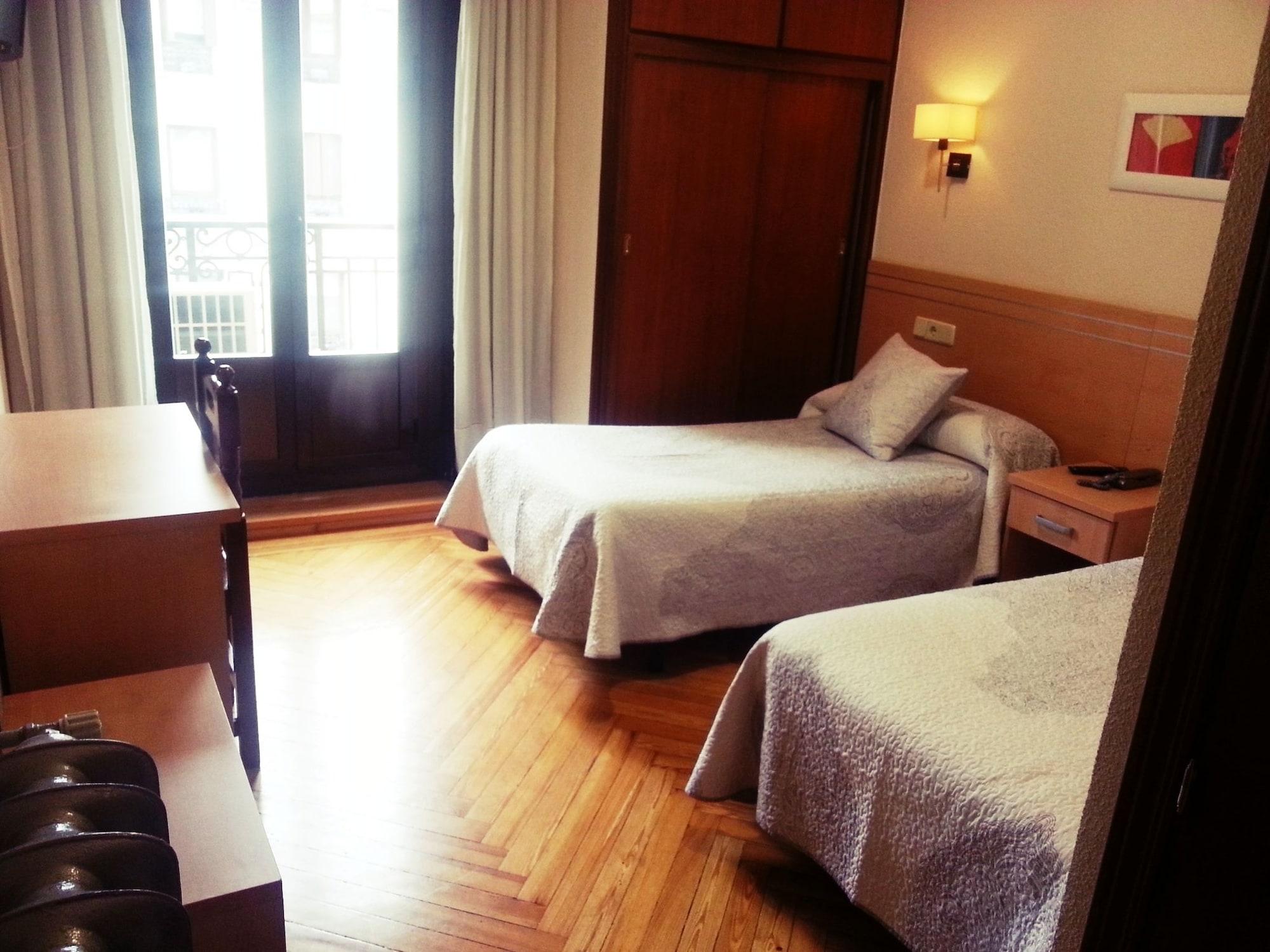 Hostal Avenida Мадрид Екстер'єр фото