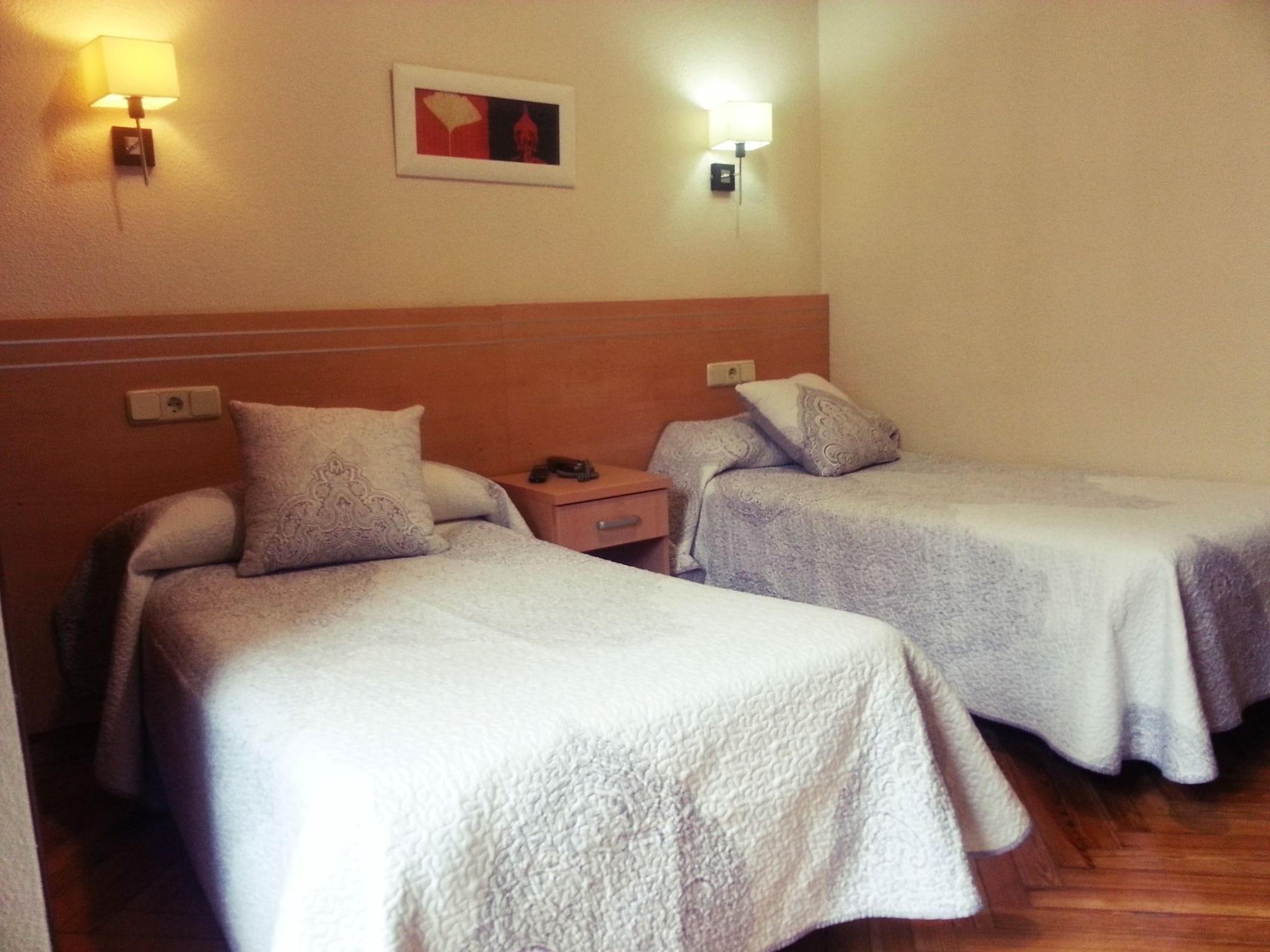 Hostal Avenida Мадрид Екстер'єр фото