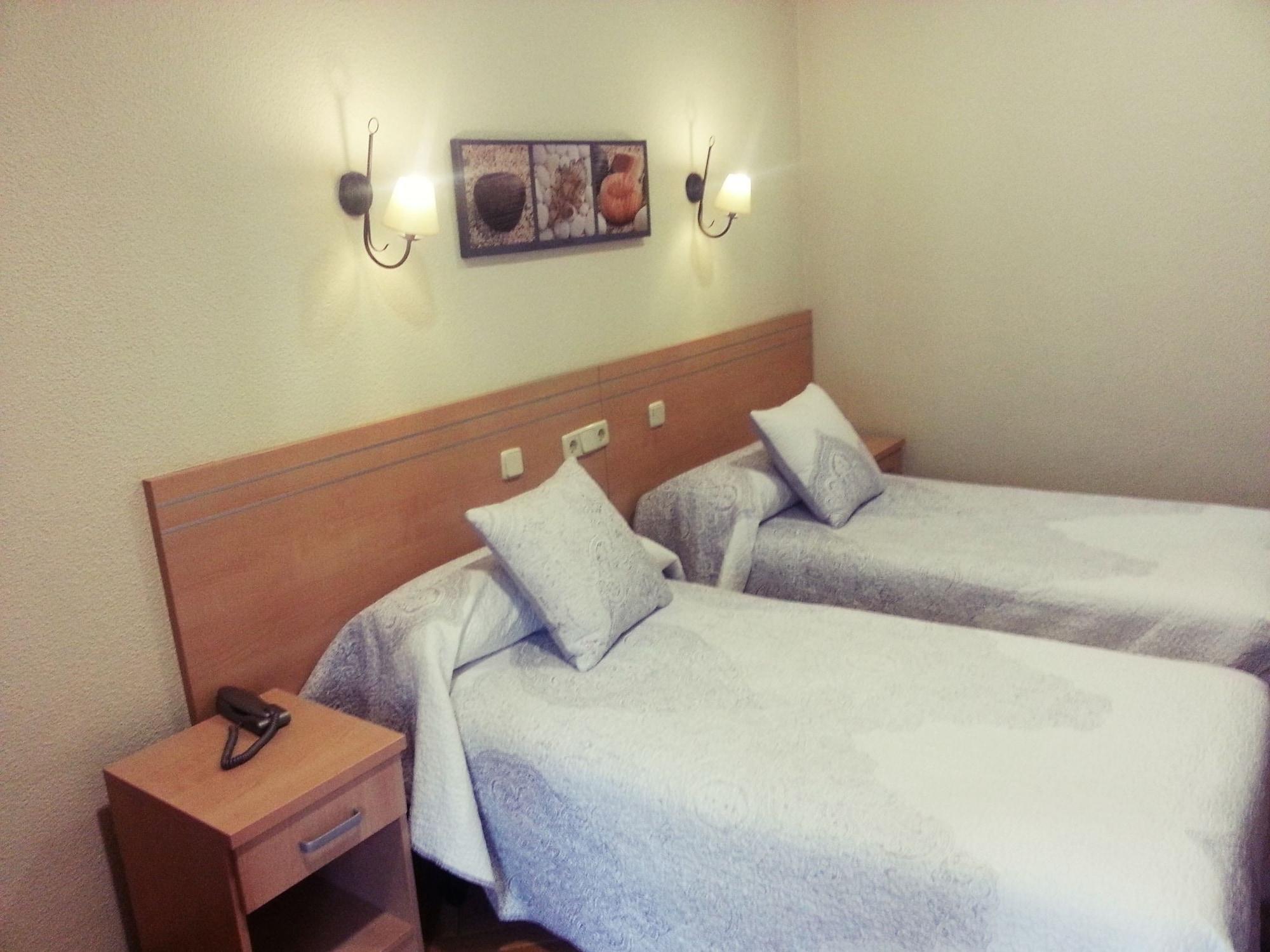 Hostal Avenida Мадрид Екстер'єр фото