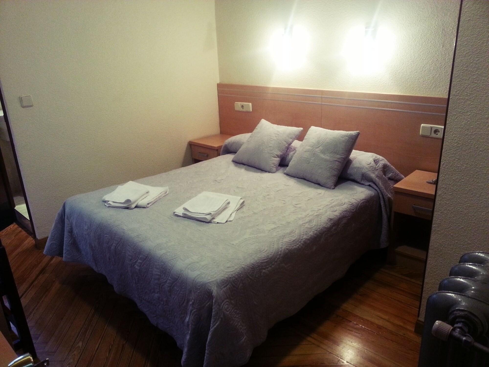 Hostal Avenida Мадрид Екстер'єр фото