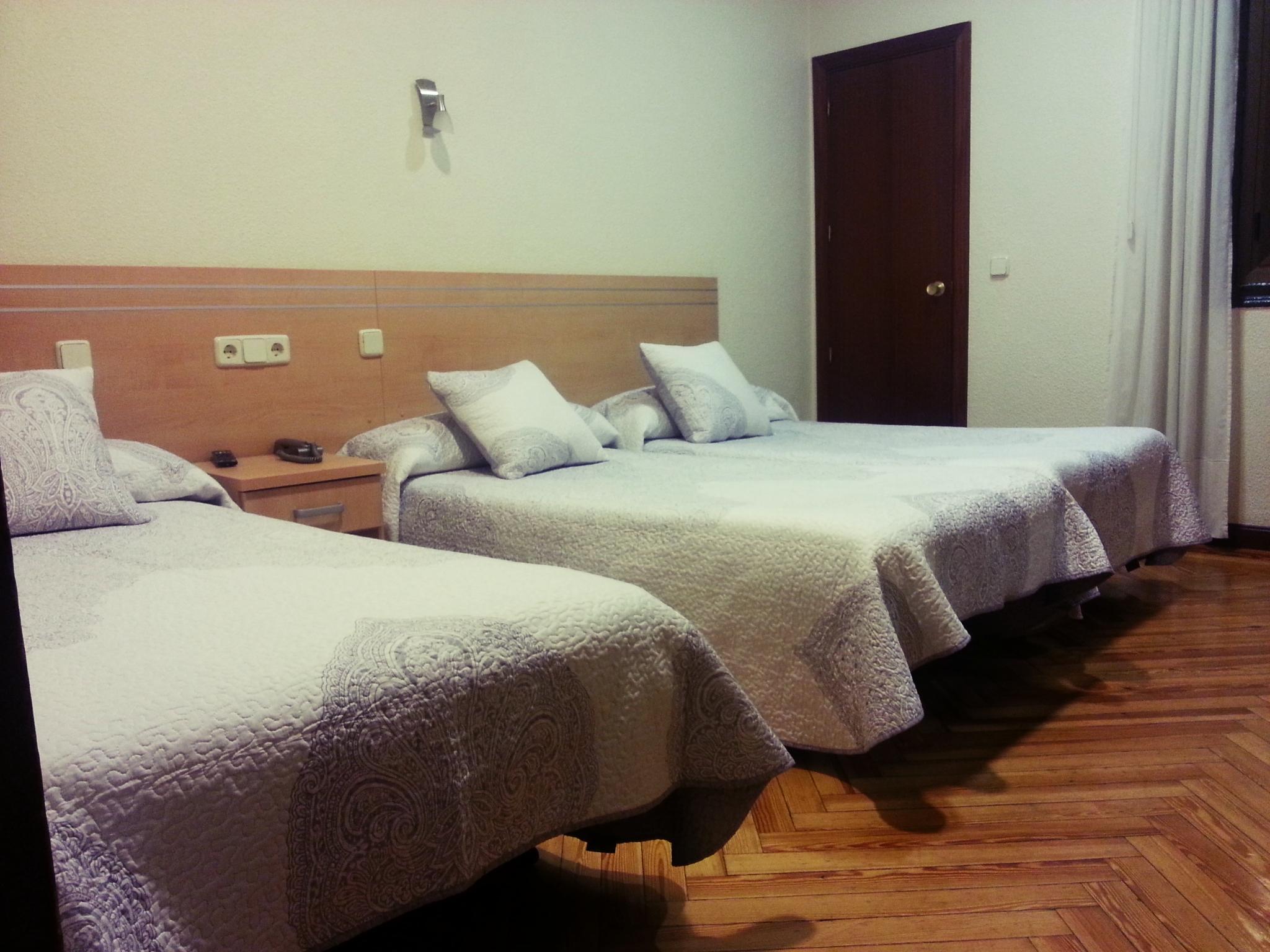 Hostal Avenida Мадрид Екстер'єр фото