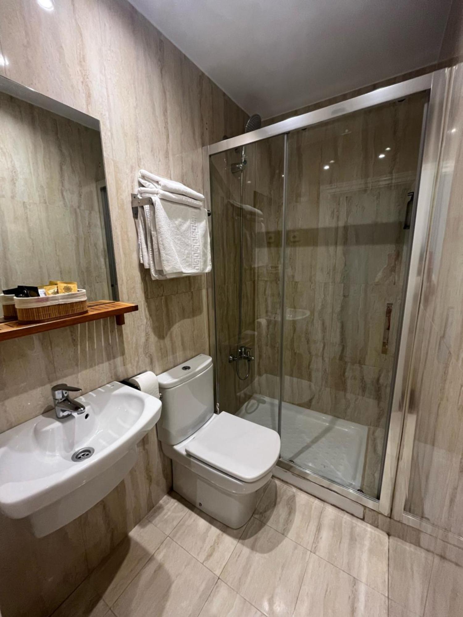 Hostal Avenida Мадрид Екстер'єр фото