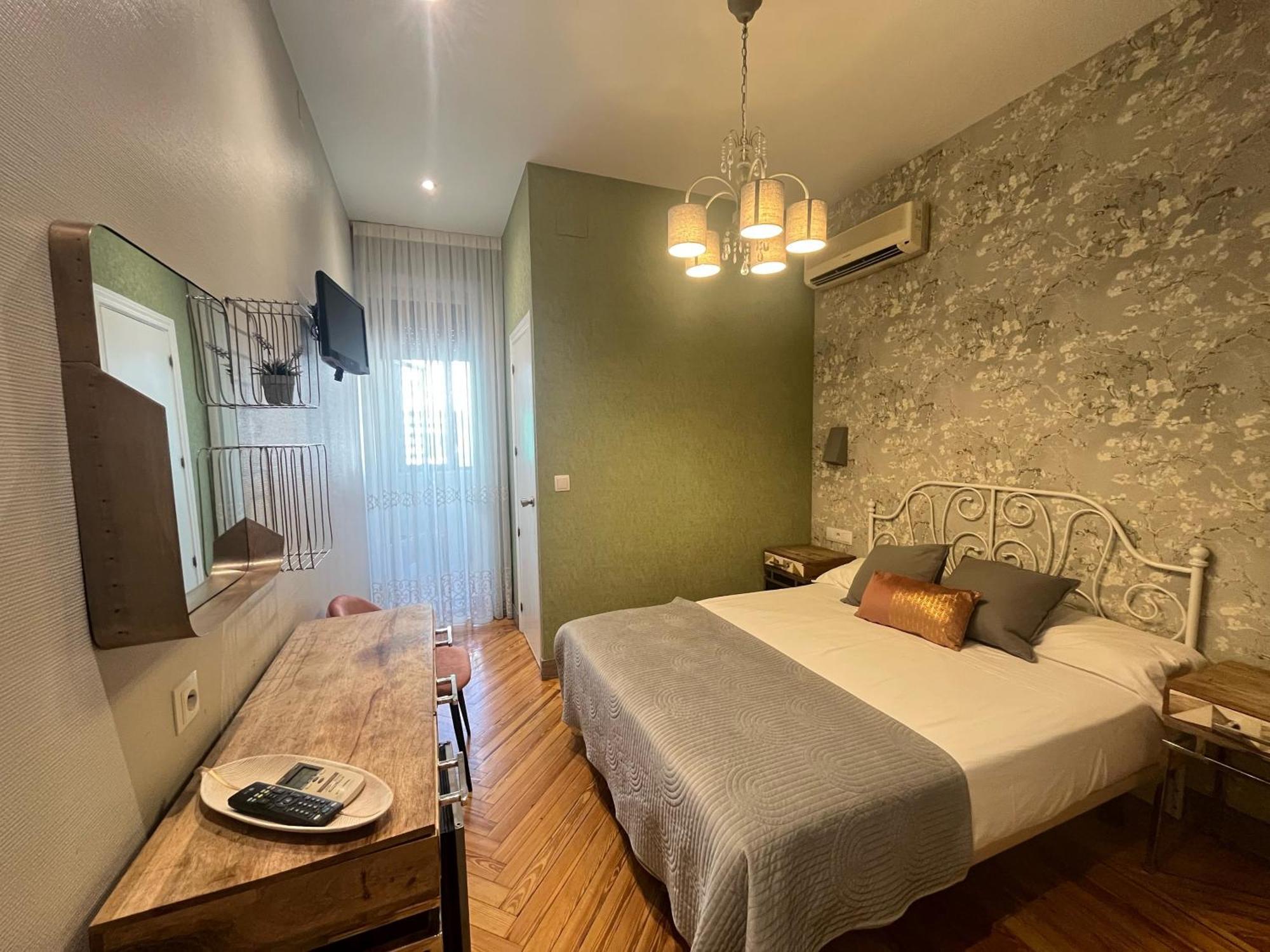 Hostal Avenida Мадрид Екстер'єр фото