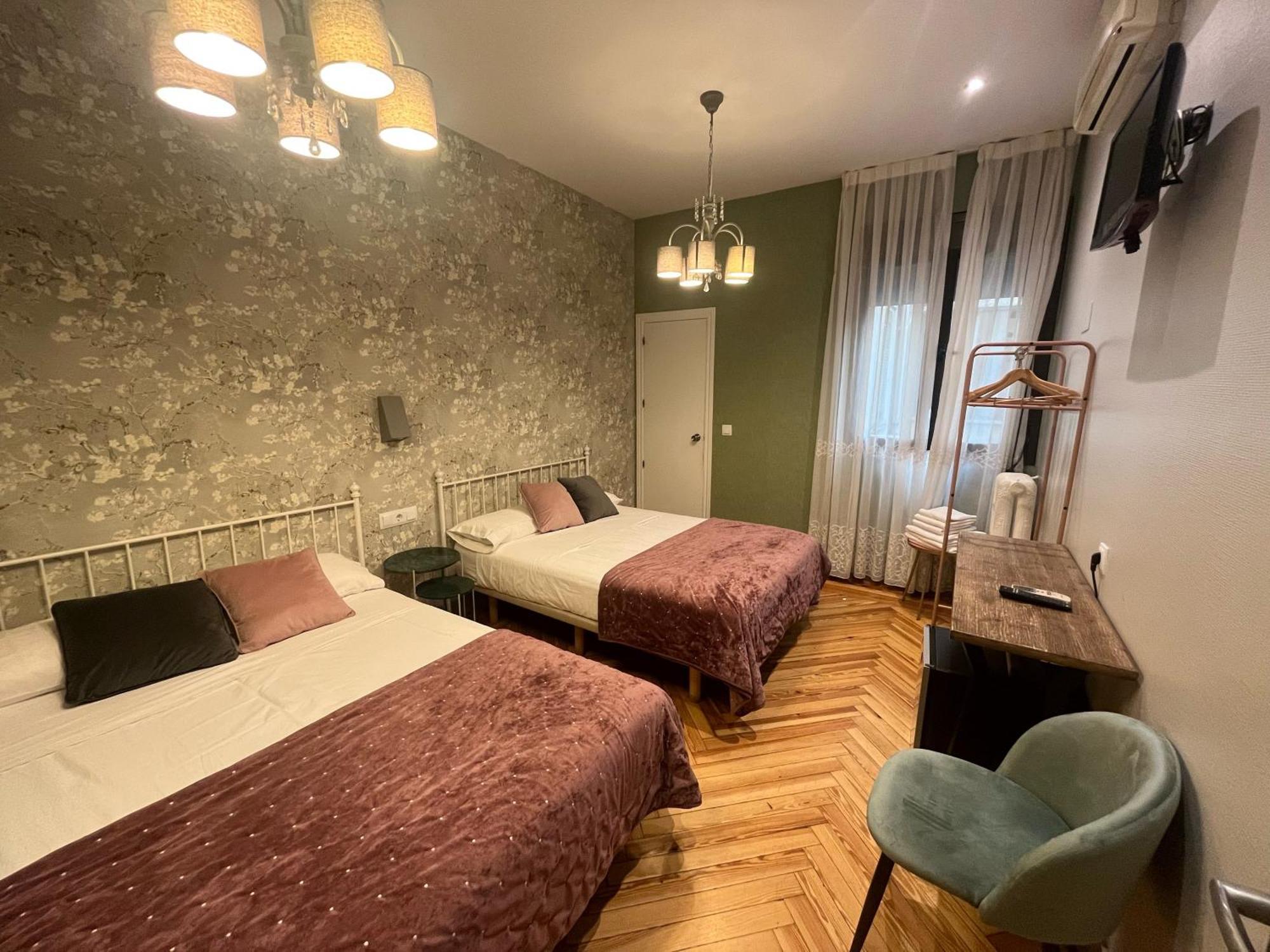Hostal Avenida Мадрид Екстер'єр фото